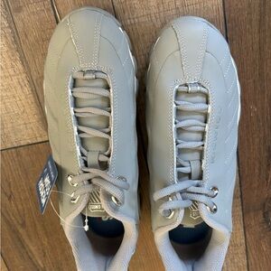 K-Swiss Light Gray Lace-Up Memory Foam Sneakers 7.5 women’s